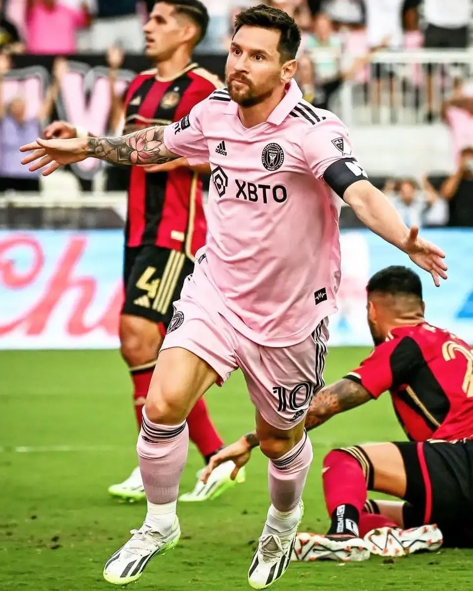 包含梅西迎来五赛季出色发挥，利物浦观众热烈欢呼！比赛高潮迭起的词条-爱游戏APP